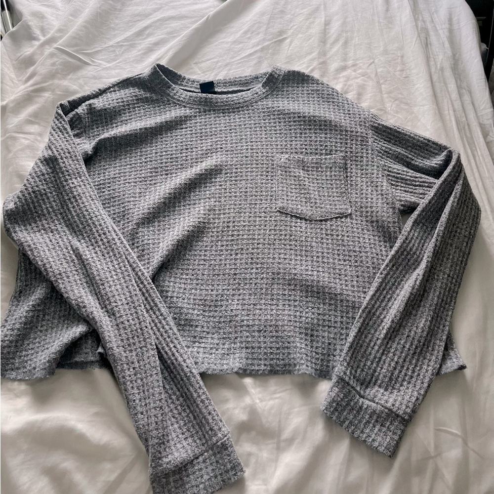 only been worn once but is really comfy. Just didn’t fit my style anymore